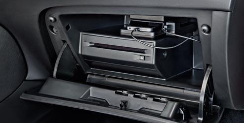 Vyrobeny na míru nového modelu Opel Insignia Dostupné v barvě Jet Black s nápisem Insignia na obou předních rohožích Nesmekavost zajištěna standardním příchytným
