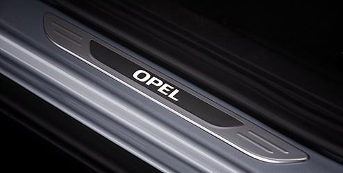 Produkty OPC Line a další stylingové prvky poskytují exkluzivní vzhled a sportovní nádech venku i uvnitř vozu.