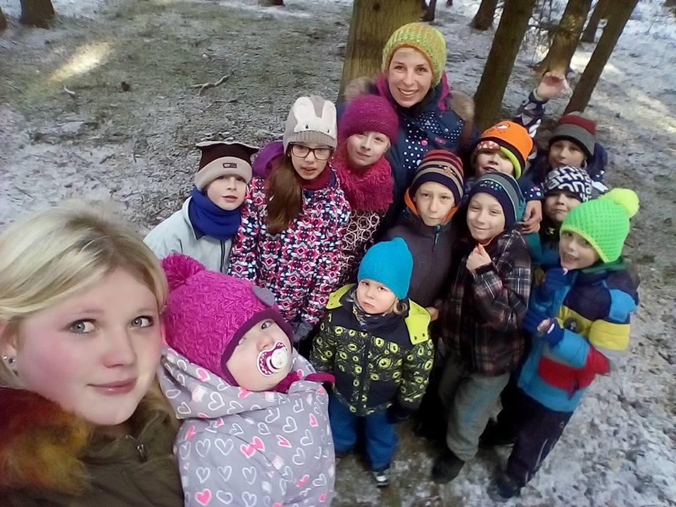 Táborová činnost Ve školním roce 2017/2018 jsme poprvé uspořádali Příměstský tábor o Jarních prázdninách, který jsme naplnili počtem 21 dětí, z toho bylo 17 dětí školní docházky a 4 děti předškolního