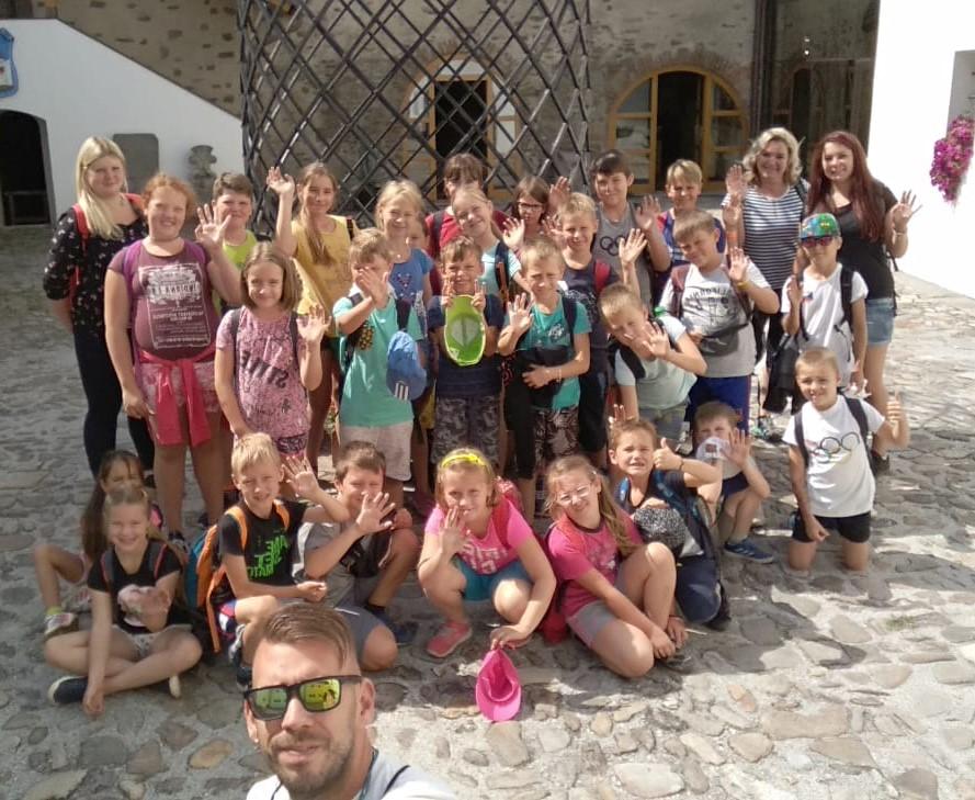 Čekal nás seznamovací táborák, hry a soutěže, samozřejmě spojené s tématem tábora Olympijské hry. Návštěva domácí ZOO nechyběla ani letos.