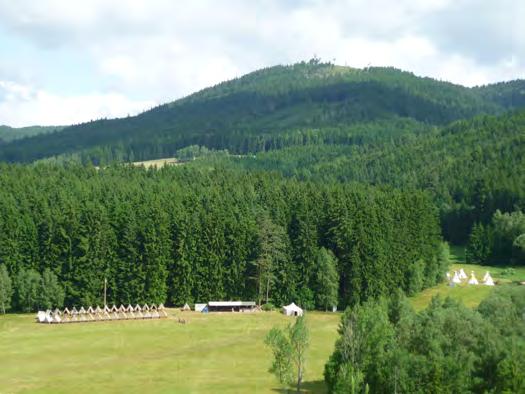 se všemi členy střediska, zajímavá celotáborová hra