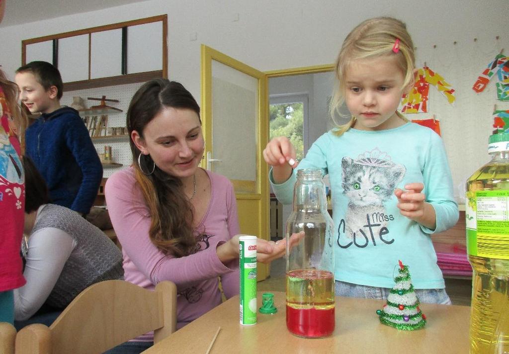 Červen výlet za kamarády na školu v přírodě výlet parníkem do Kunětic a zpět Bezpečné prázdniny v městském parku - ukázky práce a techniky záchranných složek Hokusy nebo pokusy?