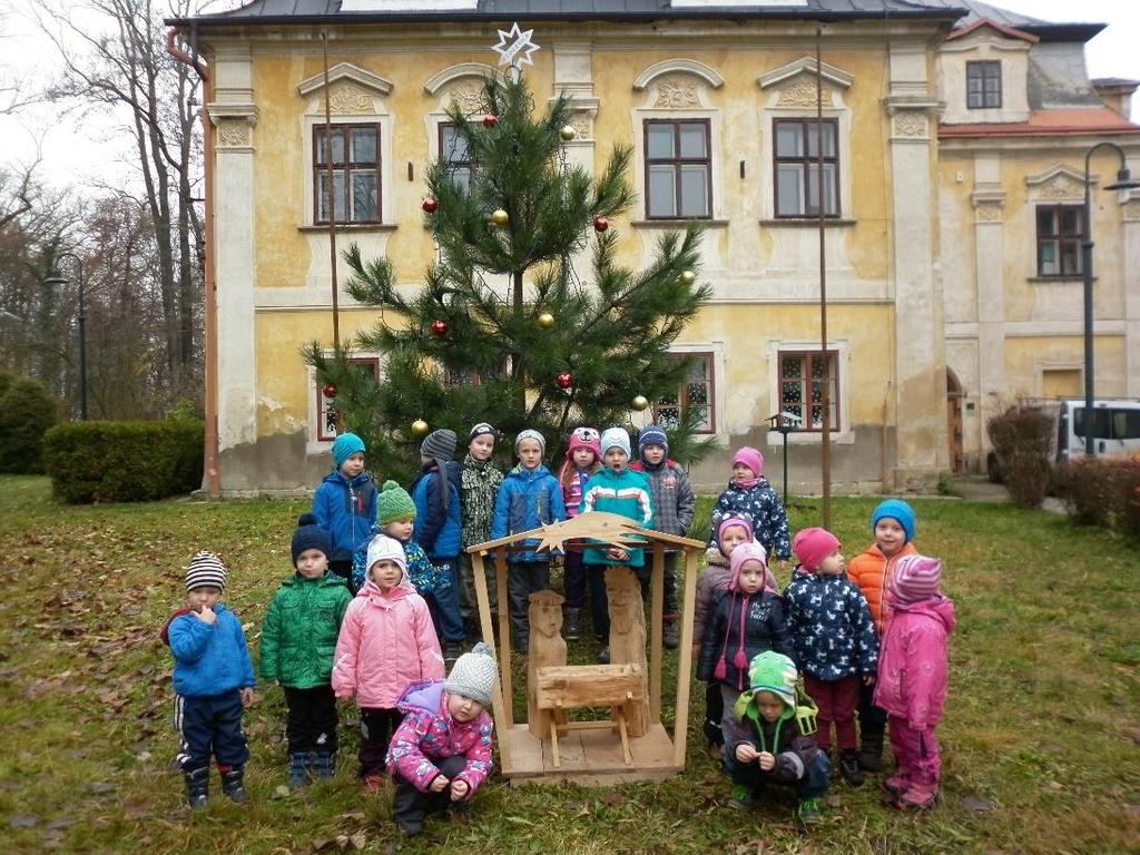 se zapojením rodičů do programu a tvořivých činností. Příkladem jsou slavnosti vánoční, medlešické slavnosti v zámku i parku. Udržujeme české tradice slavíme tradiční významné svátky.