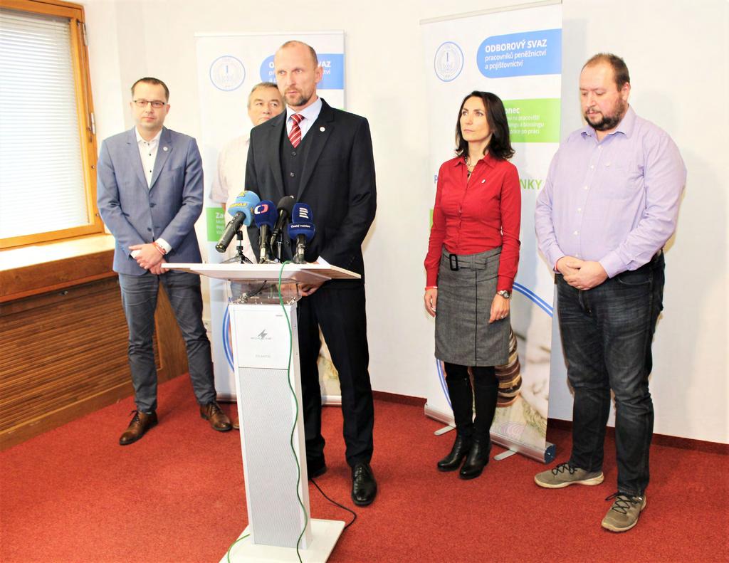 AKTUÁLNÍ TÉMA Vyhlášení stávkové pohotovosti, aneb vrchnost vás vyměnila za čísla a prodala za své bonusy Tisková konference 15.11.2017 Dne 15. 11. 2017 v 17.