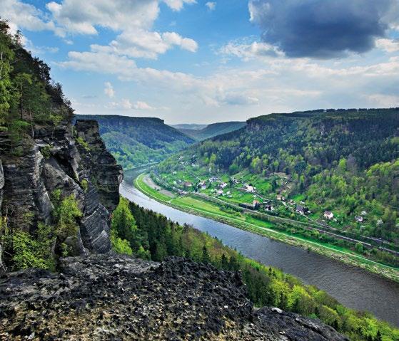 7. Děčín Kvádrberk Labská stráž Růžový hřeben Belveder Dolní Žleb Trasa: Děčín - Kvádrberk - Labská stráž - Růžový hřeben - Belveder Dolní Žleb Kaňon Labe Popis trasy: Od zastávky MHD Děčín nemocnice