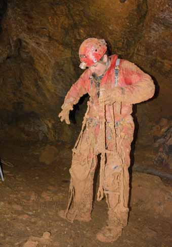 asi zaujaly. Za zmínku stojí nové zaměření výškových úrovní výzdoby ve Zbrašovských aragonitových jeskyních, které by mělo pomoci odhalit způsob jejího vzniku.