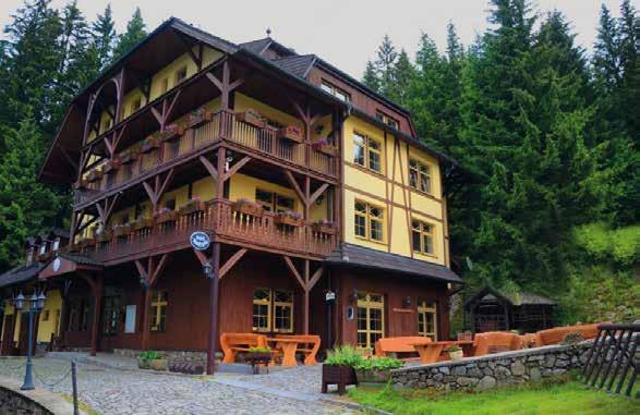 Lokalita Modrava je oblíbeným výchozím bodem pro poznávání Šumavy. Hotel Modrava Modrava 79, 341 92 Kašperské Hory Tel.: +420 602 709 455, www.hotelmodrava.cz GPS: 9 1 32.292 N, 13 29 55.