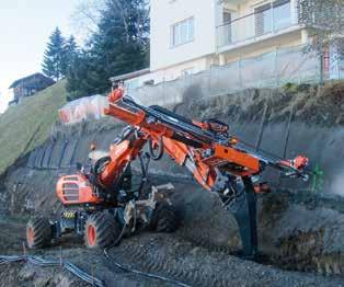 Přídavná zařízení Pět proporcionálně a digitálně řízených hydraulických okruhů pro různá přídavná zařízení dělá z KAISER S10 a S12