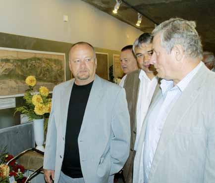 Řešením by mohly být PPP projekty, tedy s pomocí soukromých investorů, K řešení problémů kraje selským rozumem a sportovním duchem Vít Rajtšlégr 45 let, Ráječko, starosta které jsou
