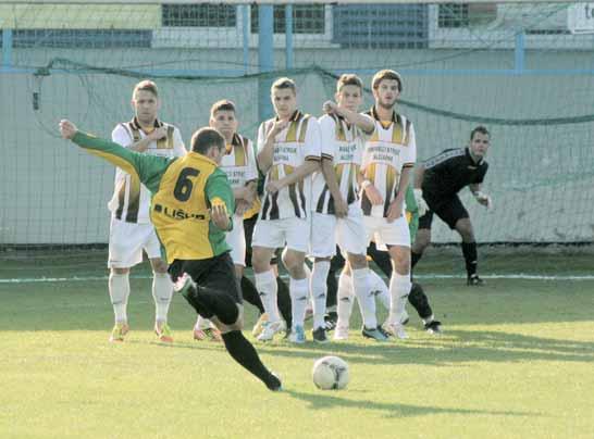 Blansko: Němec - Bubeníček (85. Zouhar), Maška, Šplíchal, Šíp - Beneš, Mokrý, Pokorný, Šenk - Doležel, Trtílek (83. Pernica). Blansko obulo stejně jako před týdnem střelecké kopačky. Už v 5.
