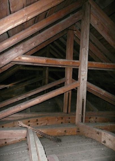 Navezení a instalace horkovzdušných přístrojů a potrubí Pro tento případ napadeného krovu o objemu cca 1500 m 3 bylo