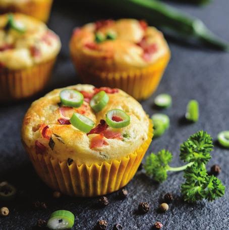 Muffiny tak trochu jinak 2 vejce 1 cottage sýr čerstvé bylinky na dochucení 50 g čerstvého špenátu himalájská sůl 100 g uzeného lososa pepř Připravte si nádobu, do které vložte vejce, špenát, lososa,
