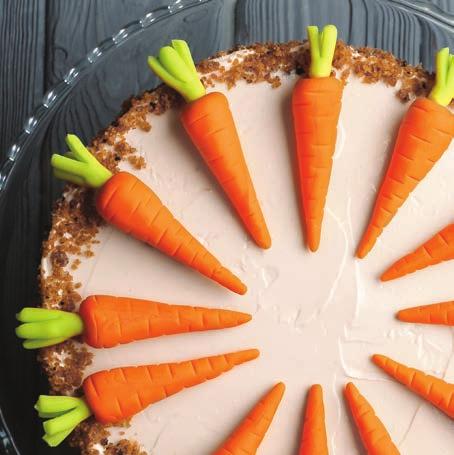 Raw mrkvový dort s citrónovou polevou Ingredience na korpus: Ingredience na krém: 250 g rozmixované mrkve 4 lžíce sušeného kokosu 1 lžička citrónové kůry 50 g rozinek 200 g vlašských či lískových