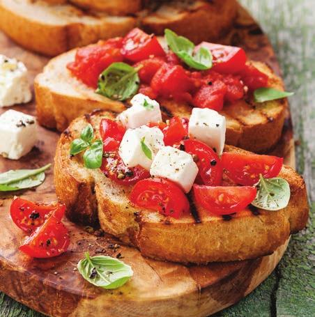 Bruschetta s rajčaty a pistáciemi 5 rajčat hrst nepražených nesolených pistácií bageta nebo ciabatta 2 stroužky česneku několik lístků čerstvé bazalky (můžete pepř 2 polévkové lžíce extra panenského