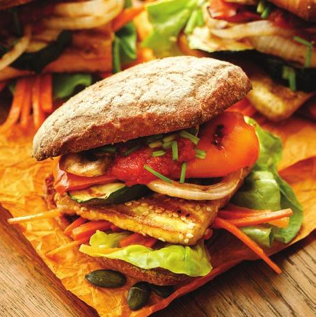 Lehký a dietní tofu hamburger 1 balení tofu olivový olej čerstvé bylinky dle chuti 150 g uvařené červené čočky 2 lžíce slunečnicových semínek celozrnné bulky 1 lžíce Tamari (Tamari je japonská 1 bílý