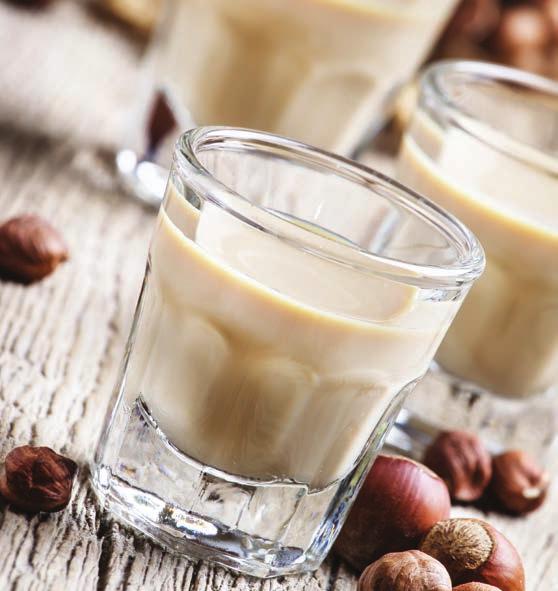 Baileys 1 hrnek mandlového mléka vanilkový lusk třtinová panela 1 hrnek vody 50 g čerstvých datlí Všechny ingredience vložte do stolního mixéru a mixujte do té doby, než