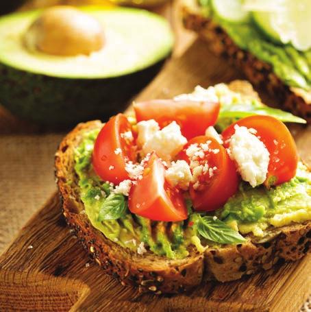 Raw pomazánka z chřestu a avokáda 400 g zeleného chřestu 1 větší avokádo (cca 200 g) himalájská sůl na dochucení 30 g raw tahini (k dostání v obchodě 20 ml citronové šťávy 1 větší rajče (cca 100 g)