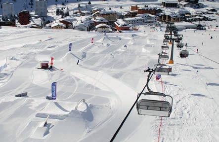 Osmimístné kabinky mezi Ponte di Legnem a sedlem Tonale celý areál vzájemně propojily.