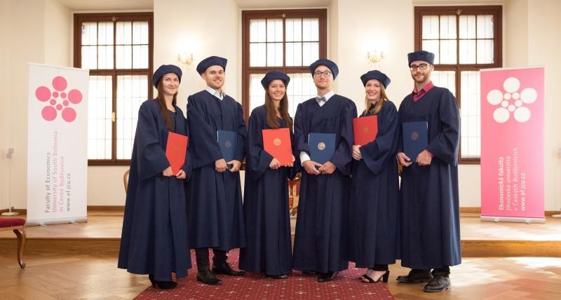 v období podávání přihlášek na vysoké školy publikují oborová srovnání nezaměstnanosti absolventů vysokých škol.