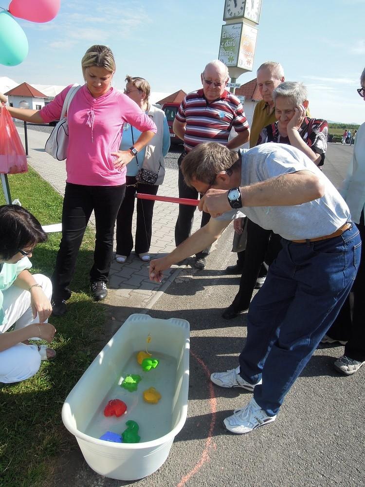 Turnaj v šipkách a petanque (dle počasí) Každé pondělí a pátek čtení od h ( Bílá Masajka ) Každé úterý a čtvrtek domácí solná jeskyně od h Vaření v klubovně Opékání buřtů u nás v areálu (dle počasí)