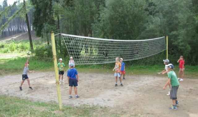 Obrázek 22 Volejbal Večerní program Večer po nástupu proběhla