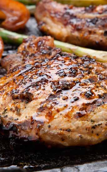 BRAVČOVÉ KOTLETY S KÔPROM A DIJONSKOU HORČICOU INGREDIENCIE: veľké bravčové kotlety 1/4 šálky bieleho octu 1/4 šálky citrónovej šťavy 1 lyžica extra panenského olivového oleja 2 lyžice dijonskej