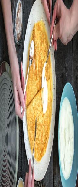 opan Crêpes Crêpes Crêpes 100 g múky 1 štipka soli 200 ml mlieka 2 vajcia 1. Zo surovín vymiešajte riedke cesto a nechajte ho 30 minút odležať. 2. opan zahrejte na najvyššom stupni/plameni, kým dosiahnete perfektnú teplotu na pečenie.