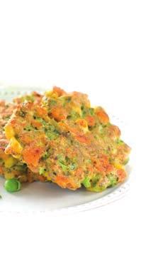 Špeciality opan Zeleninové keksy Na 12 kúskov 300 g zeleniny (hrášok, mrkva, kukurica) 1 vajce 40 g strúhaného parmezánu 4 PL strúhanky Čerstvé bylinky (petržlen, bazalka) Soľ, korenie 1 ČL tuku,