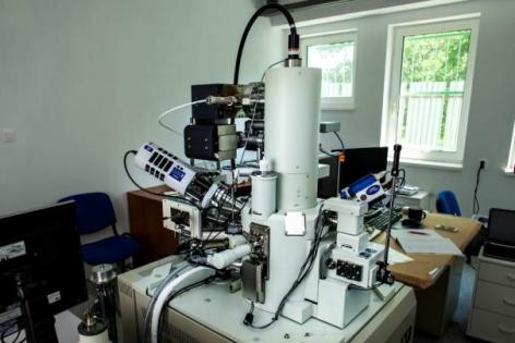 Vzdelávanie v oblas technológii spracovania polymérov, popularizácia moderných polymérnych materiálov a technológií Výučba v poloprevádzkových