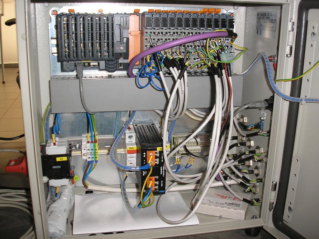 Obr. 2. Vnitřní elektrické zapojení měřícího zařízení (PLC Automat) Vstupní data Jako vstup pro samotný program slouží csv soubor.