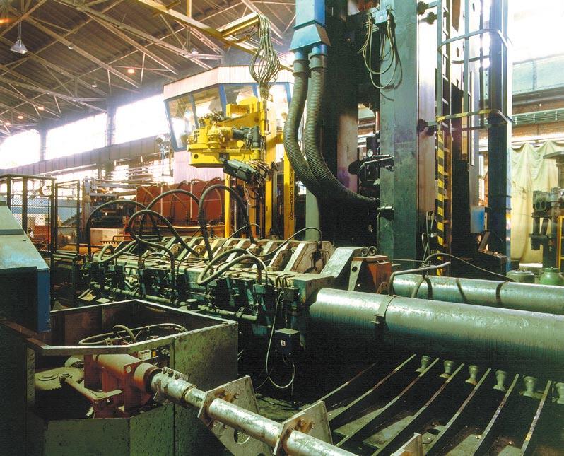 Příklady realizovaných linek ŽĎAS Linka na výrobu ocelových lahví Linka na výrobu ocelových tlakových lahví patří mezi sp