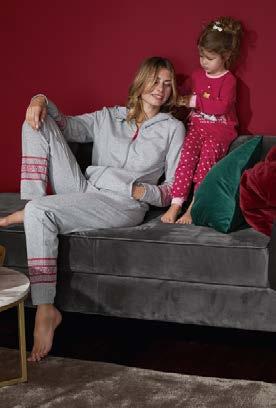 S třpytivým potiskem 5 Dětské pyžamo z interlokové pleteniny Cotton made in Africa 2dílná sada Kč 349,- Se 400 Věrnostními