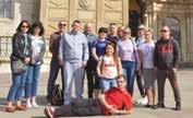 KOMUNITY Senzační senioři navštívili gymnázium V teplickém gymnáziu měli nevšední návštěvu. V polovině dubna je totiž navštívili Senzační senioři z klubu Zvonkohra.