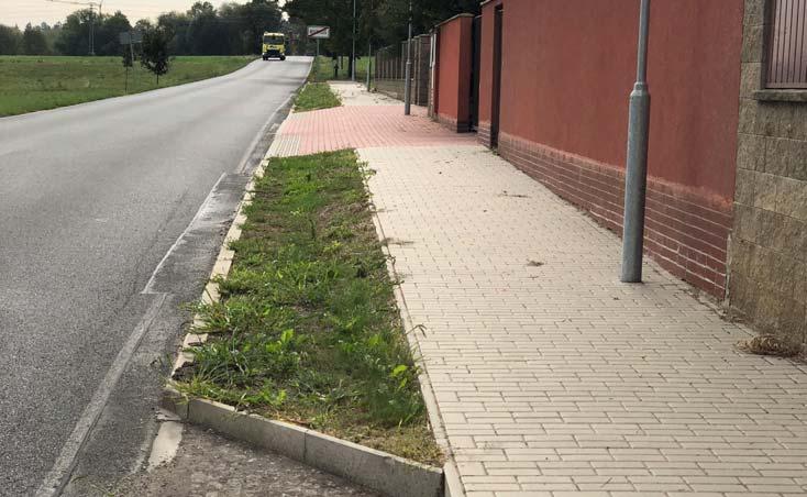 asfaltovou stezku postavili. Navazující byla stavba chodníku podél ul.