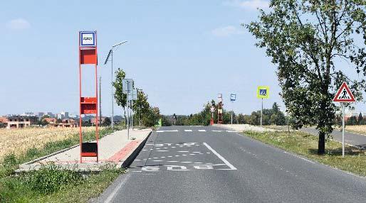 U autobusové zastávky v centru Jesenice byla v roce 2015 postavena nová stříška, letos byl opraven prostor pro zastavení autobusu.