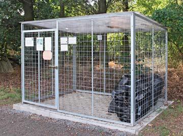 Třídění odpadu Po celé Jesenici byly obnoveny nebo doplněny ohrádky kolem kontejnerových stání na tříděný odpad.