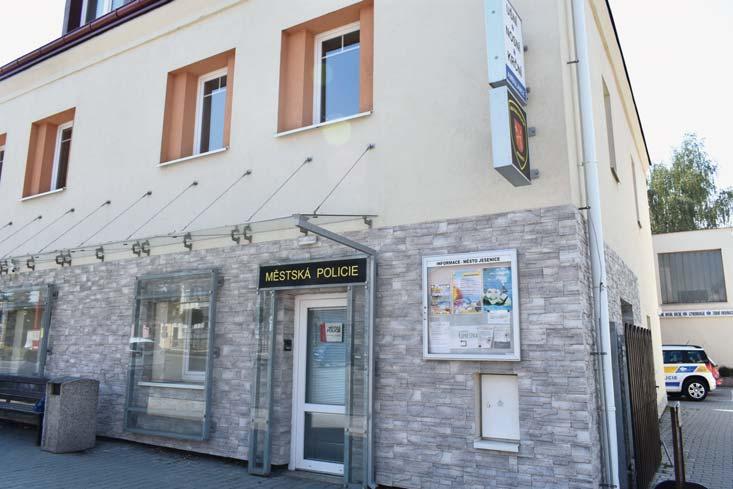 ÚŘAD A MĚSTSKÁ POLICIE Městská policie v nové služebně, blíže občanům V roce 2016 byla postavena nová služebna na adrese Budějovická 4 v