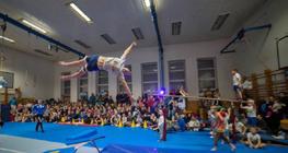Zpráva z oddílu Sportovní Gymnastiky za rok 2017 Rok 2017 byl pro náš oddíl plný výzev. Nejen pro naše gymnastky, ale také pro trenéry a rozhodčí. A některé se nám opravdu povedly.