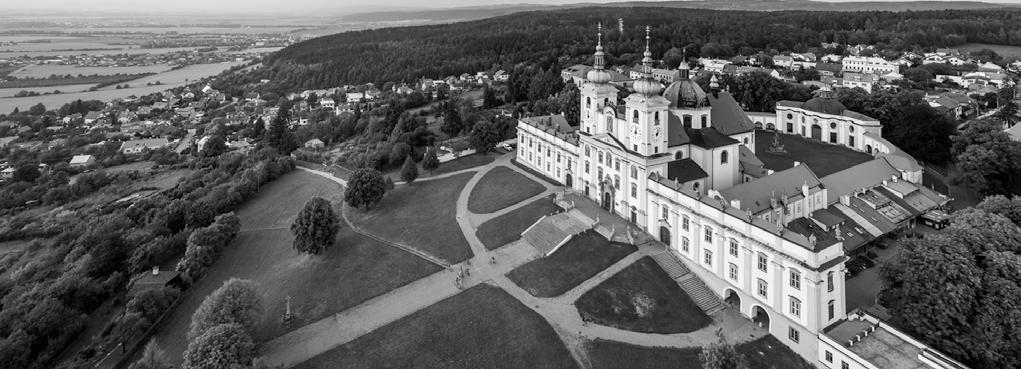 ZE ŽIVOTA FARNOSTI OLOMOUC 2017 15. až 20. srpna proběhlo CSM v Olomouci. Zjednodušeně jde o to že se mladí lidé setkají a modlí se společně z kněžími a biskupy. Myslíte že jde jenom o tohle?
