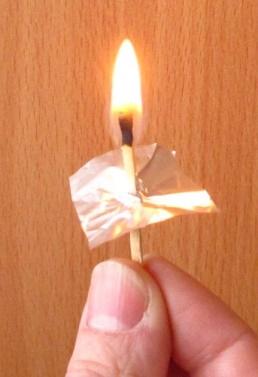 Zhášení svíčky Pomůcky: kus drátu, tužka