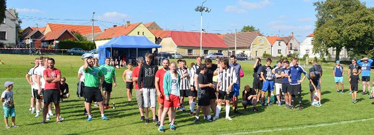 Přesně v 9 hodin ředitel závodu František Kotva odstartuje první jezdce. Teď už je to jen na samotných závodnících a to, jak se s tratí poprali, jste mohli vidět sami.