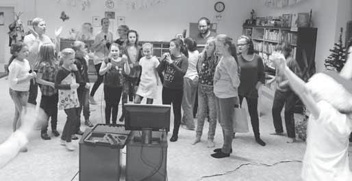 Sušické noviny 01/2018 Kultura strana 7 KNIHOVNA 12. 12. 2017 Mejdan v knihovně V úterý odpoledne vypukl v knihovně Velký Vánoční Večírek (VVV).