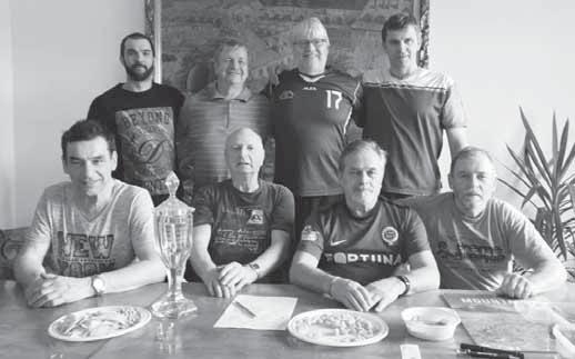 strana 8 Vánočně odbíjela i mládež Nejen dospělí se o Vánocích sešli pod vysokou sítí. 28. prosince sehrála svůj turnaj mládež od 11 do 18 let.