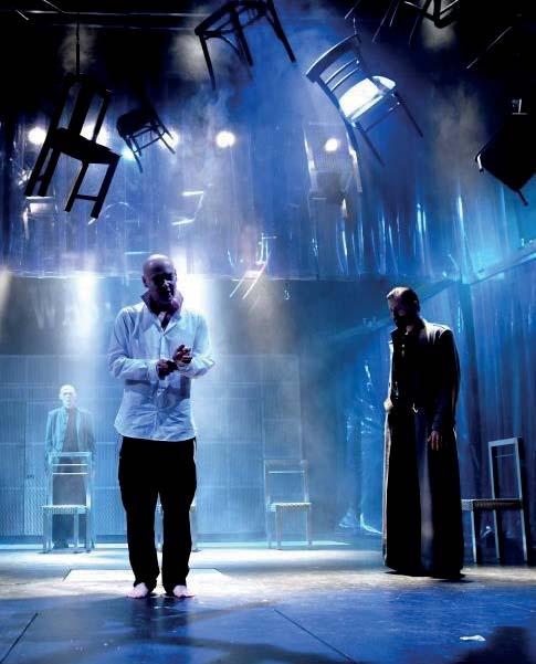 Macbeth je road movie do pekel, hra o svědomí. Fascinuje mě neuvěřitelná, vzrušující, napínavá a dramatická kvalita Shakespearova textu. Macbeth, podobně jako Hamlet, přemýšlí o tom, co je za koncem.