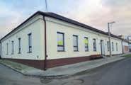 527943 Info v K Info v K Bystřice pod Hostýnem, okres KM Třípodlažní komerční objekt u vlakového nádraží - zavedená restaurace, 7 pokojů, plynové topení,