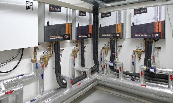 - tepelná ztráta domu - 75 kw (-15 C) - 2 vchody, 8 podlaží, 46 bytů, 100 osob - spotřeba TUV za rok 1240 m 3