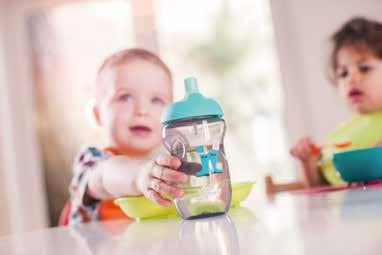 pití Vaše miminko se před vašima očima každý den mění a vyvíjí a už během prvního roku života společně dojdete do fáze, kdy kromě kojení či krmení mlékem z lahvičky začnete dítěti nabízet i první