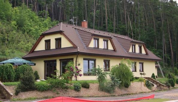 Důkaz mám doma, hospodářství má pokračování a já mohu být spokojený. Ptali se Václav Nidrle a Miroslav Říha, kteří příště vyzpovídají farmáře Vratislava Kříže.