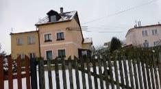 stav rodinného domu je celkově dobrý, odpovídající stáří, částečné rekonstrukci, morálně již spíše zastaralé. Studna Jedná se o původní studnu hloubky dle sdělení 8-10m, která je v suterénu domu.