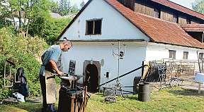 22 21. září 2018 Náš kraj Technické památky HAMR V DOBŘÍVĚ Vobci Dobřív na Rokycanskuje ukryt unikátní objekt vodního hamru, který je připomínán již v 16. století.